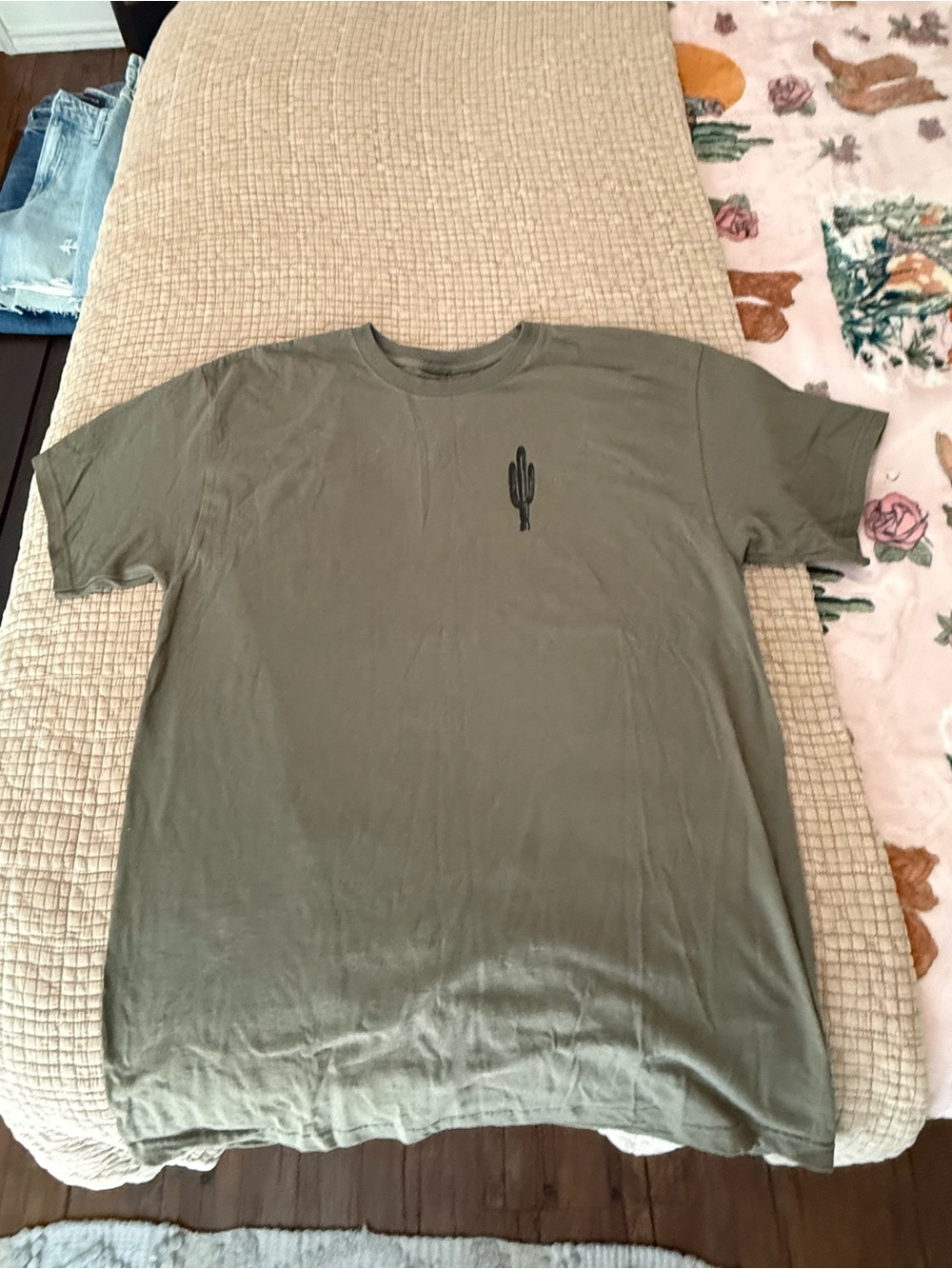 Men's Olive Green Cactus Graphic Crew Neck T-Shirt NWT